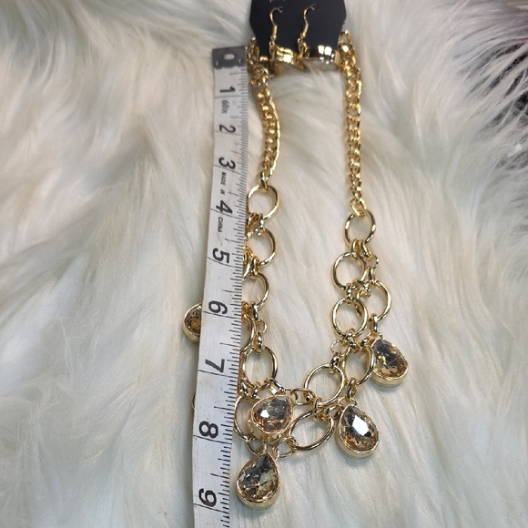 Paparazzi Gold Teardrop Necklace - Picture 7 of 7